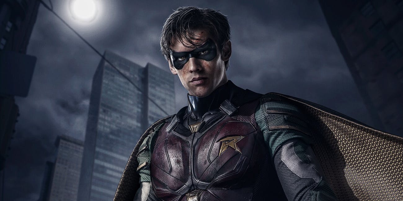 brenton-thwaites-as-robin-in-titans-2018
